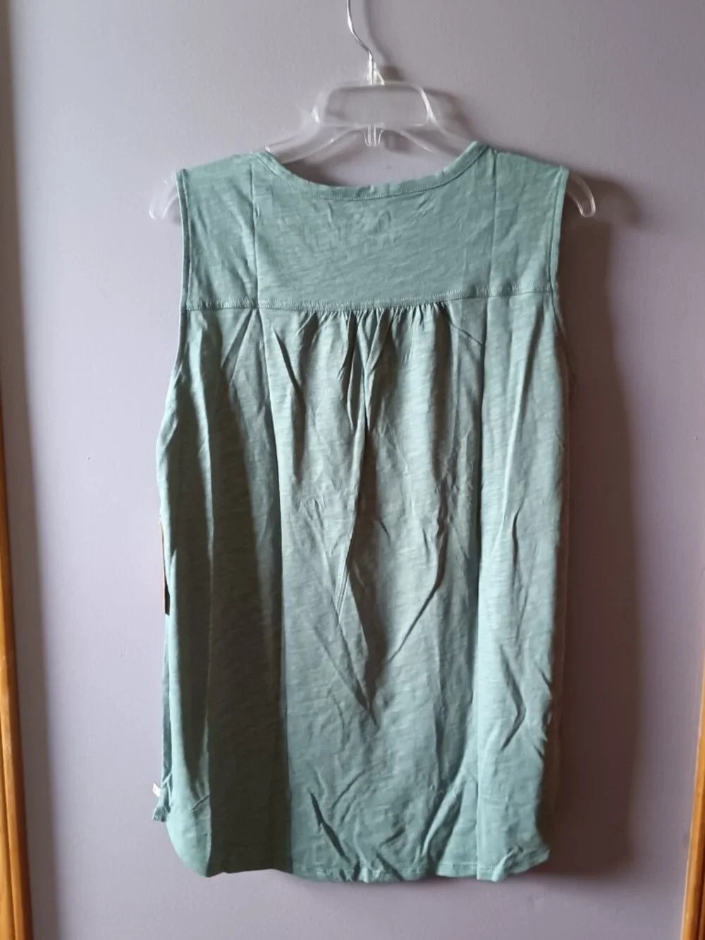 New Eddie Bauer Women's Gate Check Sleeveless Split-neck Tunic, size M - Picture 2 of 8